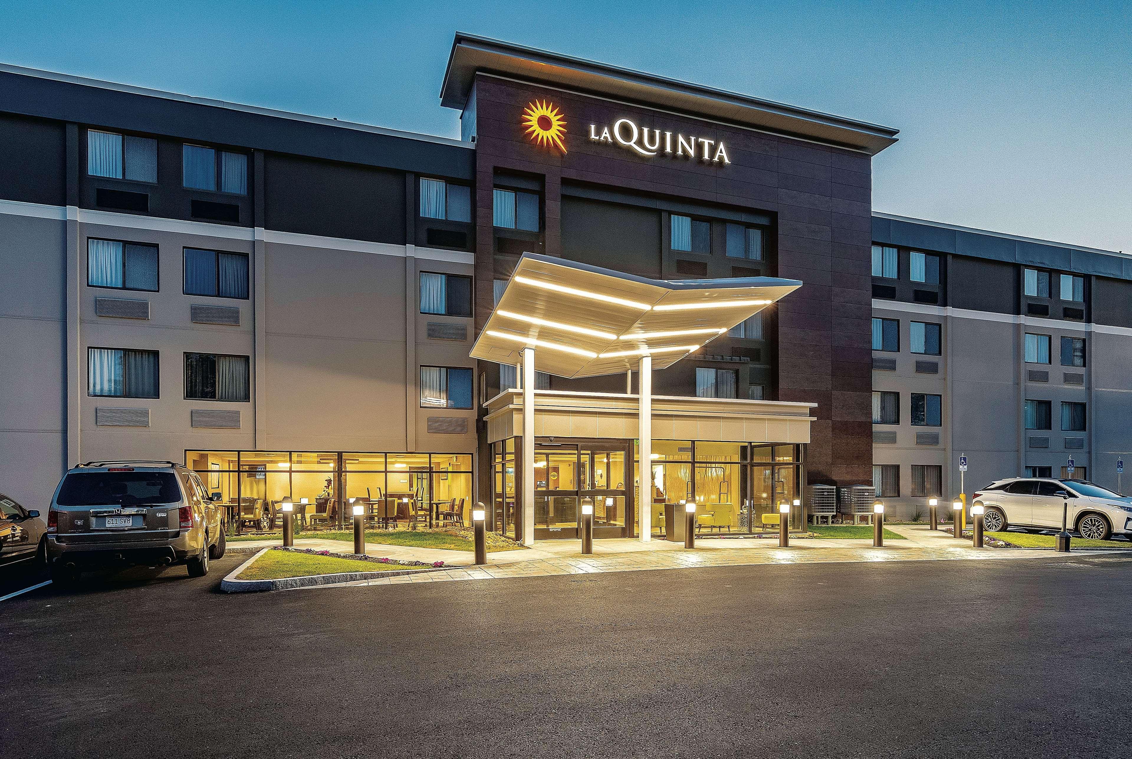 La Quinta By Wyndham Salem Nh Hotel Exterior photo